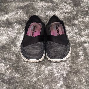 Sketchers size 6